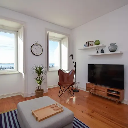 Charming Seaview Three Bedroom アパート