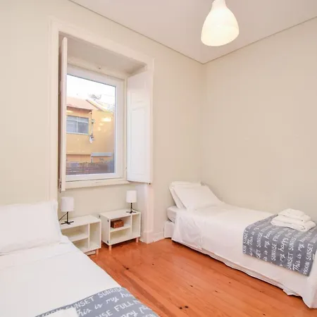 Charming Seaview Three Bedroom アパート